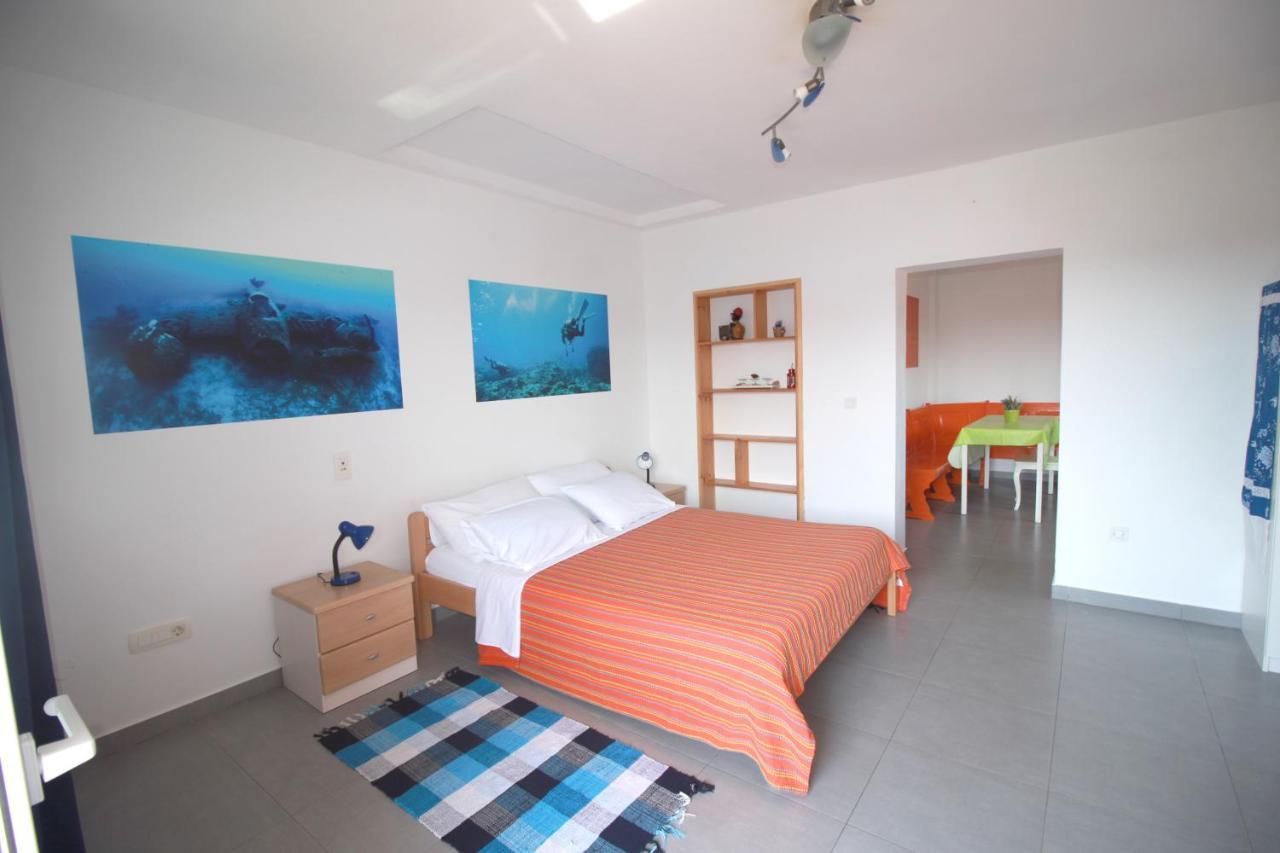 קרק Apartmani Zem, Krk מראה חיצוני תמונה