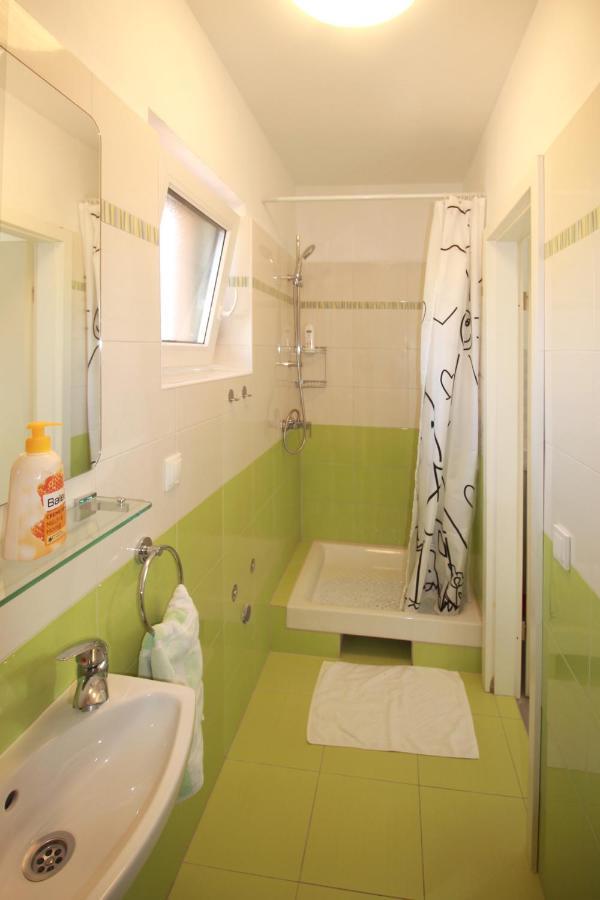 קרק Apartmani Zem, Krk מראה חיצוני תמונה