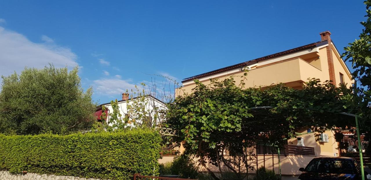 קרק Apartmani Zem, Krk מראה חיצוני תמונה