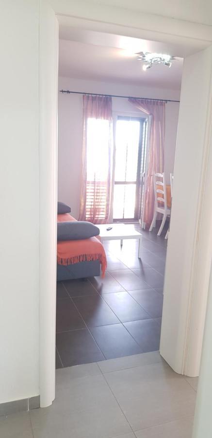קרק Apartmani Zem, Krk מראה חיצוני תמונה